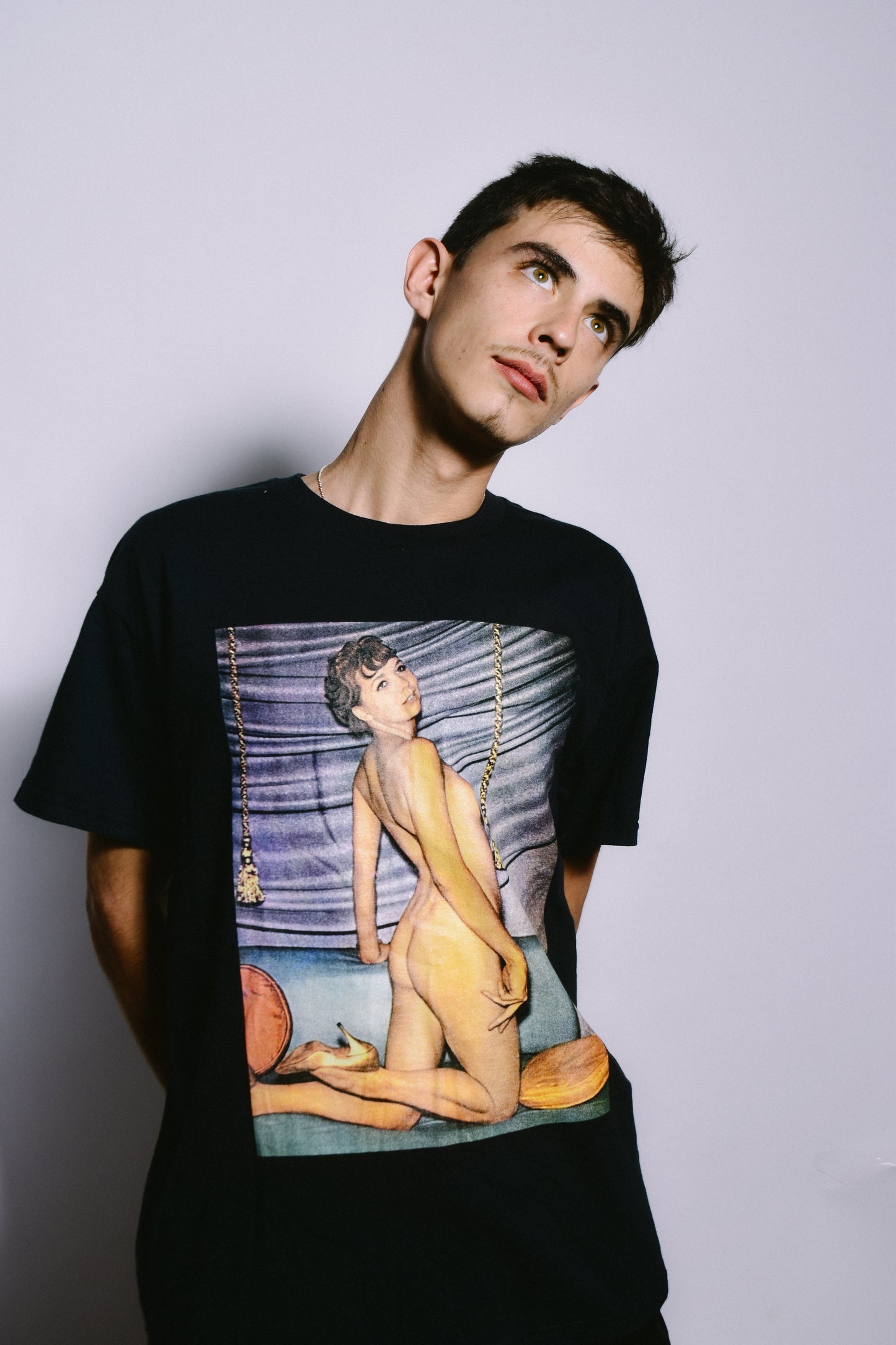Polera mujer desnuda #1